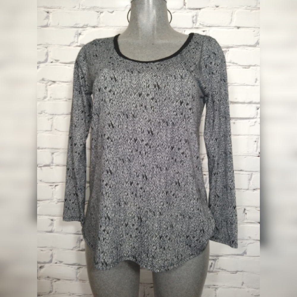 Lularoe black & gray print  asymmetrical tee SZ M